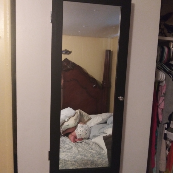 Jewelry cabinet - Picture 2 of 5